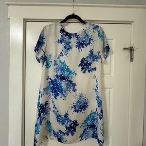 White & Blue Floral Short Sleeve Mini Dress. Women’s size L